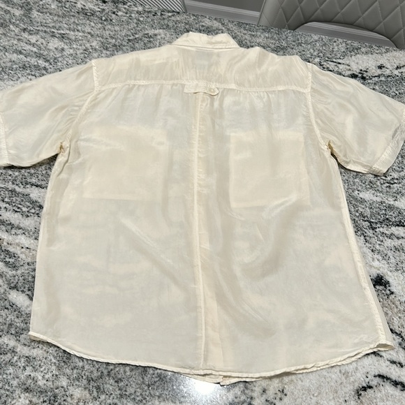 DALIA Size SM Luxe Cream 100% Silk Short Sleeve Collared Button-up top Workwear - Picture 7 of 10